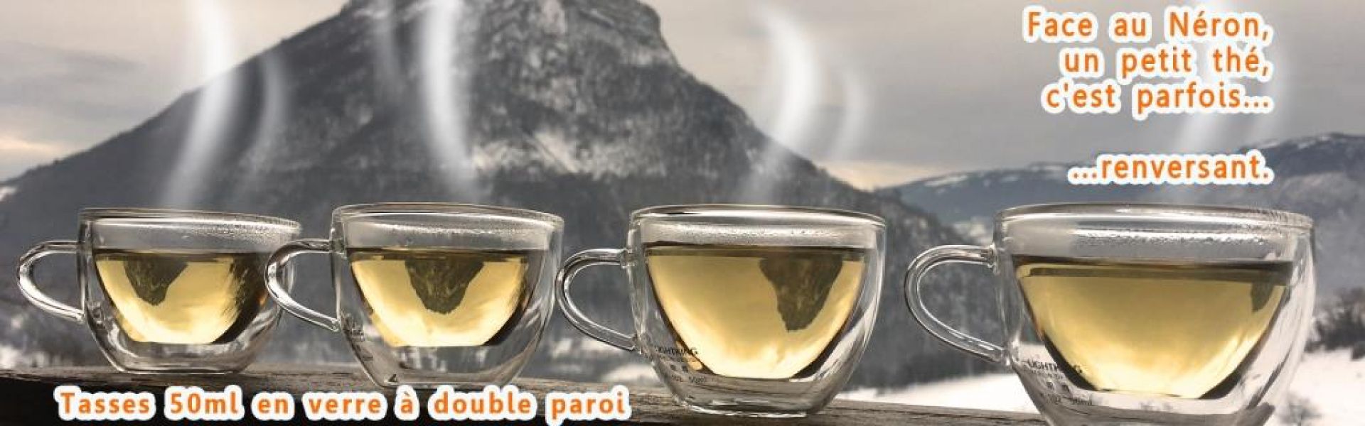 Une théière en verre au et des tasses de thé en verre à Double paroi avec  un tamis en acier inoxydable amovible, un infuseur de thé à 1000ml pour du  thé à