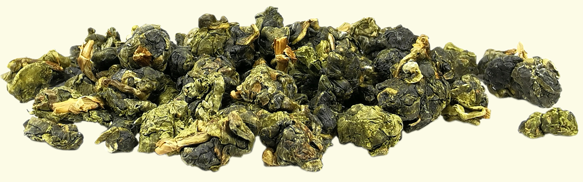 Visuellement, très vert, le thé Oolong #21 Quatre Saisons en feuilles roulées est lui aussi destiné à être infusé plusieurs fois de suite pour savourer l'évolution de ses arômes & de sa texture douce à mesure que les feuilles se déploient sous l'effet de l'eau chaude.