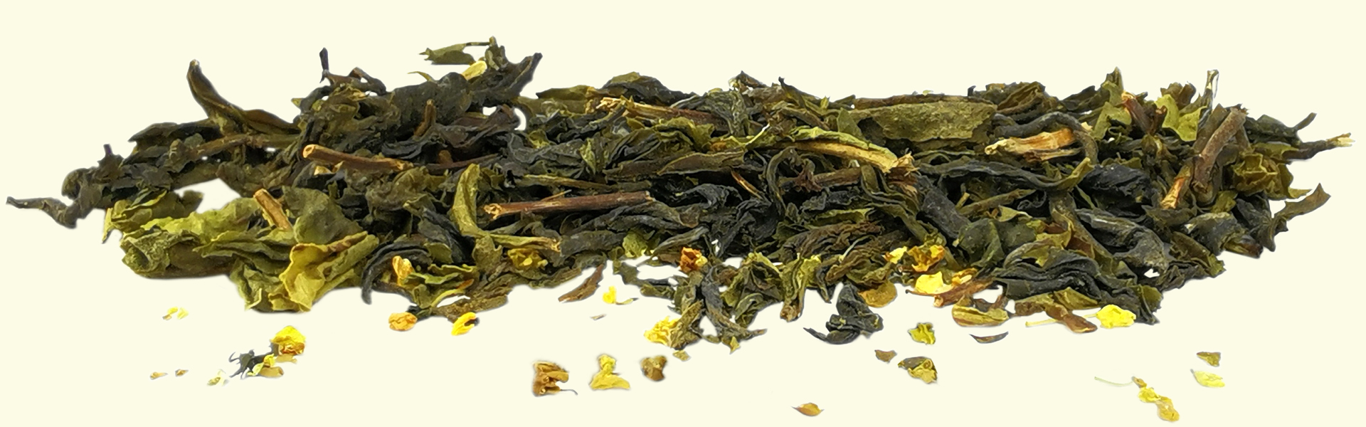 Un thé Assam vert en feuilles non roulées, mélangé avec des fleurs d'Osmanthus : un thé aux arômes floraux marqués, facile à préparer & à apprécier.