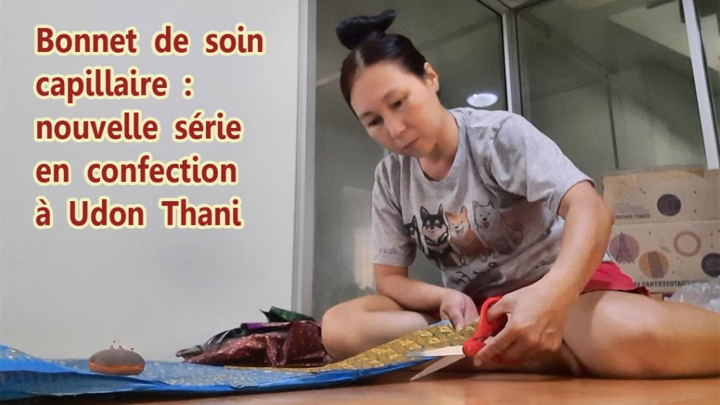 À Udon Thani, Junthana & sa voisine sont en train de créer une nouvelle série de bonnets de soin capillaire